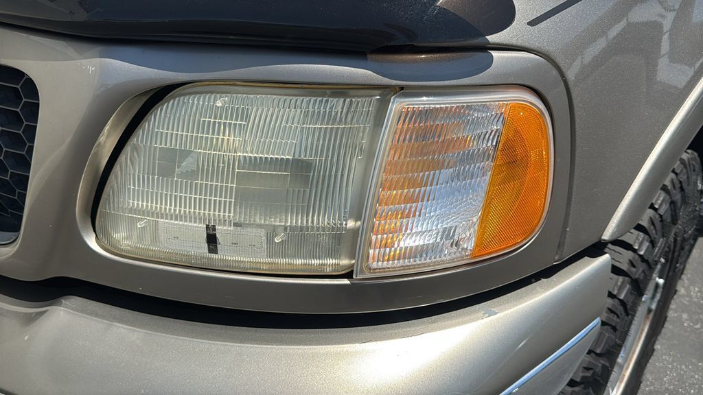 Used 2001 Ford F150 Lariat AWD/4WD image 6