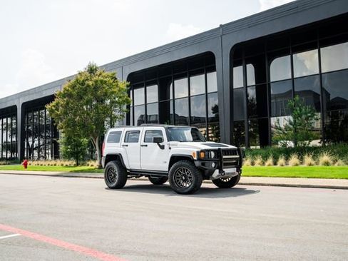 Used 2009 HUMMER H3 Alpha image 18