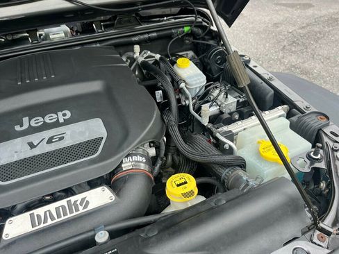 Used 2018 Jeep Wrangler Unlimited Sport S AWD/4WD image 51