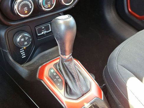 Used 2015 Jeep Renegade Trailhawk image 21