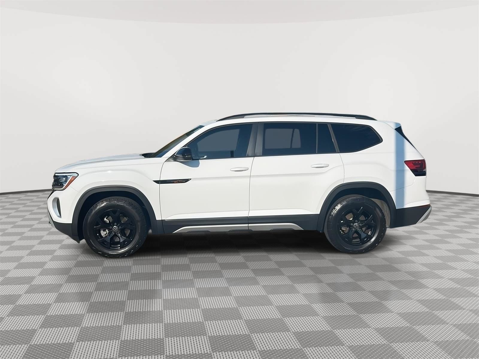 Used 2024 Volkswagen Atlas Peak Edition SE AWD/4WD image 9