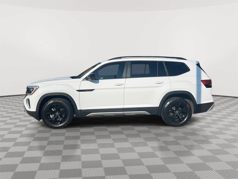 Used 2024 Volkswagen Atlas Peak Edition SE AWD/4WD image 9