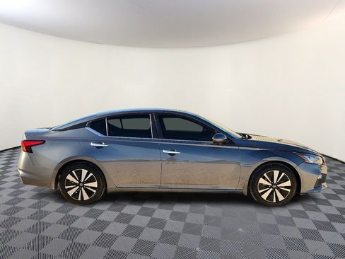 Used 2021 Nissan Altima 2.5 SV w/ SV Premium Package image 5