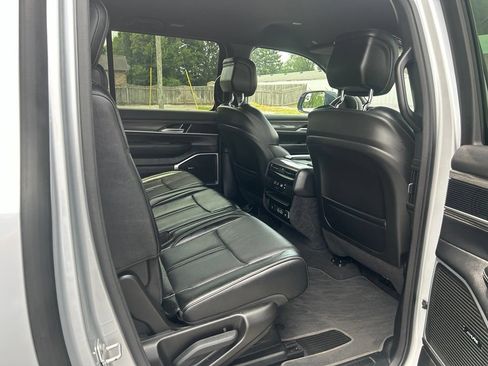 Used 2024 Jeep Wagoneer L Series II w/ Flexible Seating Group AWD/4WD image 46