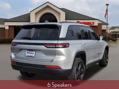 Used 2024 Jeep Grand Cherokee Altitude AWD/4WD image 4