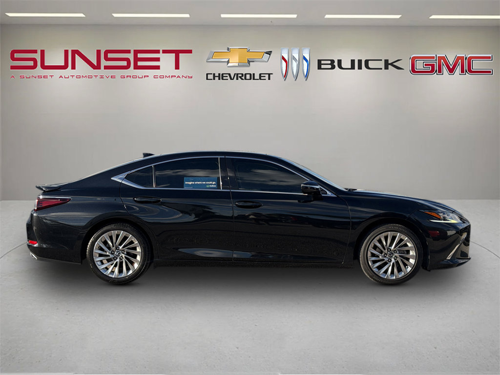 Used 2022 Lexus ES 350 Ultra Luxury w/ Accessory Package 2 FWD image 8
