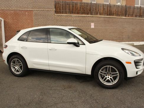 Used 2018 Porsche Macan w/ Premium Package Plus AWD/4WD image 2
