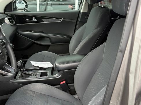 Used 2017 Kia Sorento L image 17