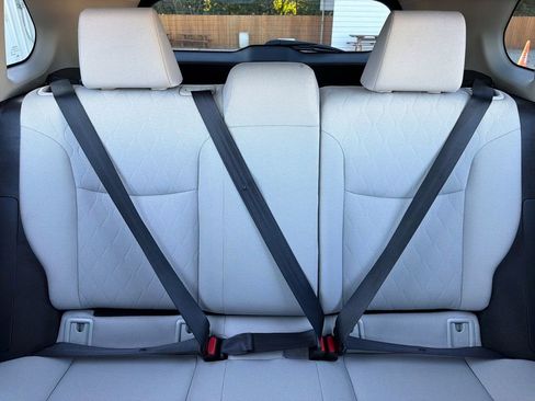 Used 2024 Toyota Corolla Cross LE image 31