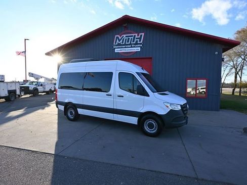 Used 2024 Mercedes-Benz Sprinter 2500 image 4