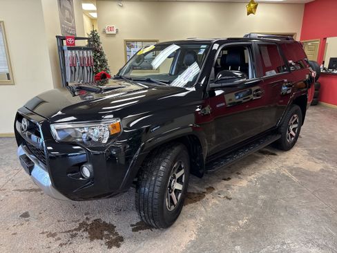 Used 2019 Toyota 4Runner TRD Off-Road Premium image 3