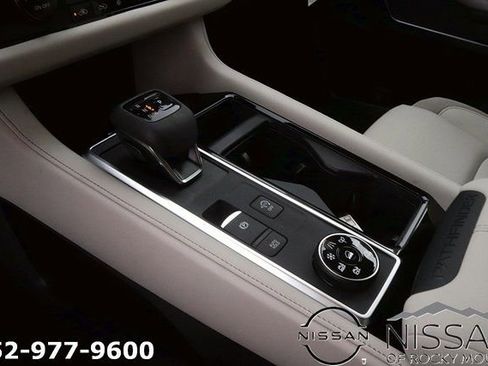 New 2026 Nissan Pathfinder SL w/ SL Premium Package AWD/4WD image 22