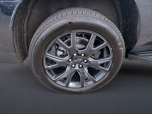 Used 2025 Chevrolet Suburban Premier AWD/4WD image 35