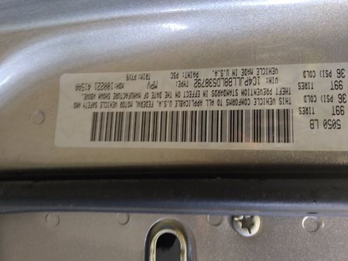 Used 2020 Jeep Cherokee Latitude Plus FWD image 33