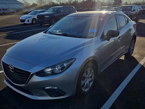 Used 2015 MAZDA MAZDA3 i SV image 2