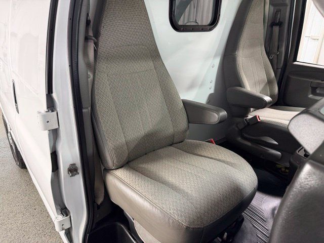 Used 2019 Chevrolet Express 2500 RWD image 17