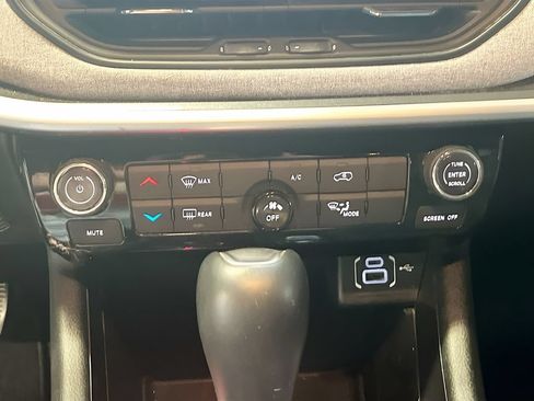 Used 2024 Jeep Compass Latitude w/ Altitude Special Edition AWD/4WD image 15