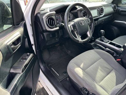 Used 2017 Toyota Tacoma 2WD Access Cab image 6