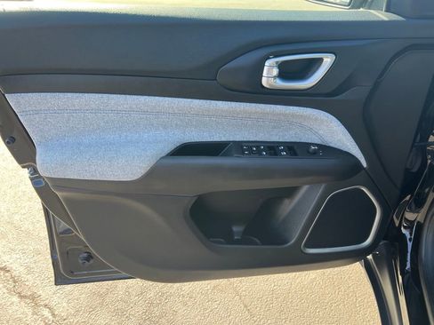 Used 2024 Jeep Compass Latitude w/ Convenience Group image 12