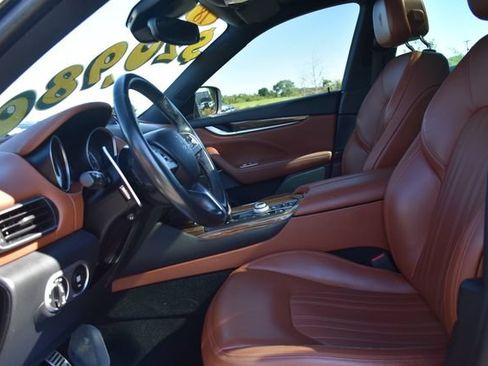 Used 2018 Maserati Levante GranLusso AWD/4WD image 28