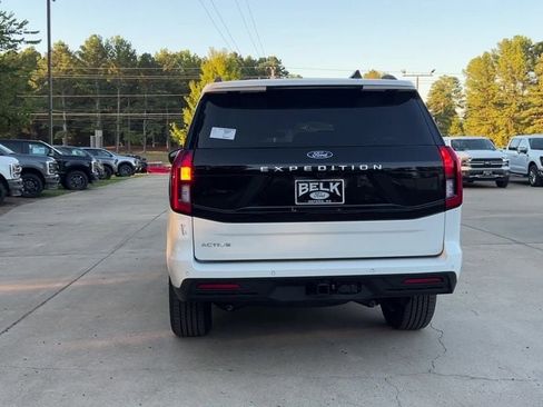 New 2025 Ford Expedition Active image 5