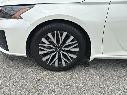Used 2023 Nissan Altima 2.5 SV w/ SV Premium Package FWD image 30