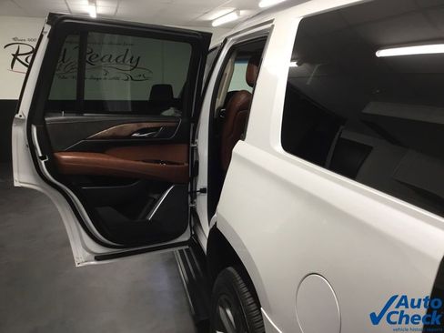Used 2017 Cadillac Escalade Premium Luxury image 26