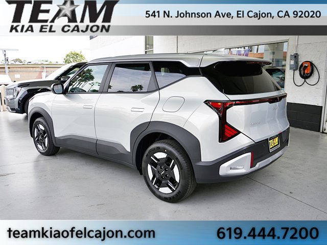 New 2027 Kia Seltos LX FWD image 8