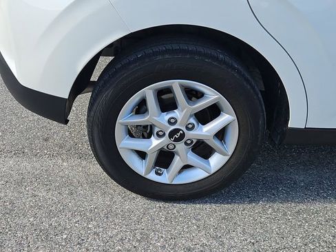 Certified 2025 Kia Soul LX w/ LX Technology Package FWD image 5