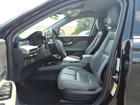 Used 2022 Lincoln Corsair Reserve w/ Towing Package AWD/4WD image 13