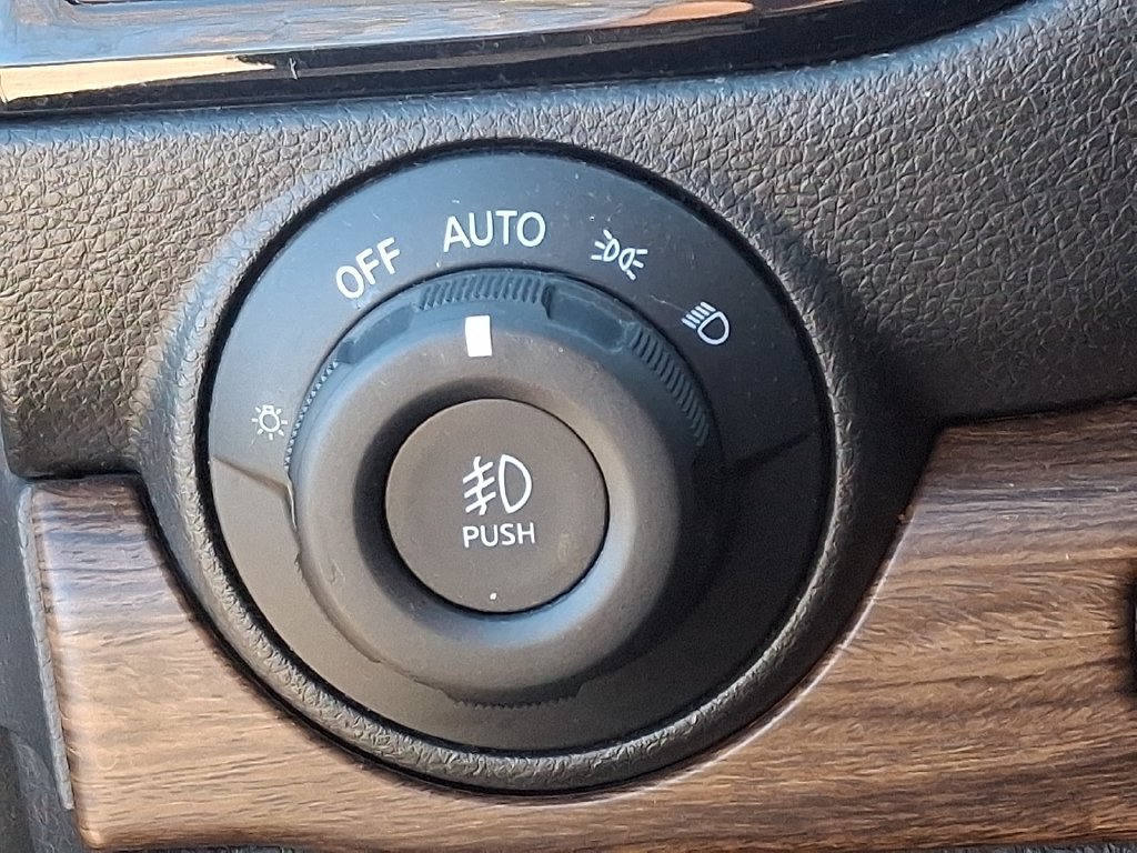 Used 2021 Nissan Titan Platinum Reserve w/ Moonroof Package AWD/4WD image 23