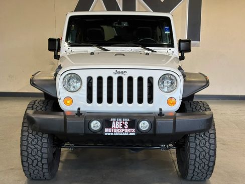 Used 2015 Jeep Wrangler Unlimited Rubicon w/ Connectivity Group AWD/4WD image 3