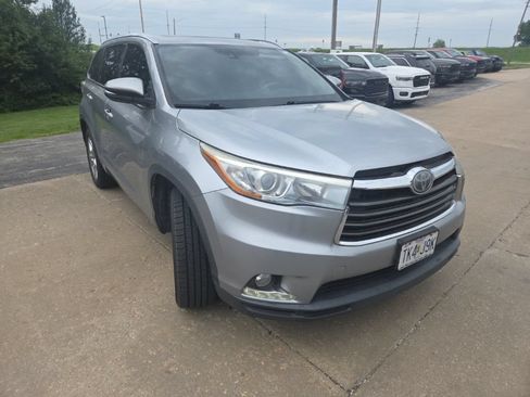 Used 2016 Toyota Highlander Limited Platinum FWD image 15
