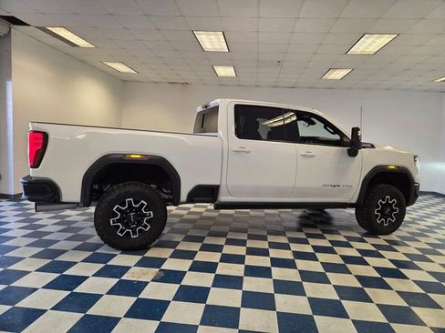 Used 2024 GMC Sierra 2500 AT4X AWD/4WD image 9