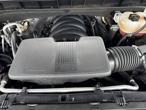 Used 2025 Chevrolet Suburban Z71 AWD/4WD image 5
