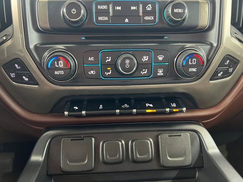 Used 2014 Chevrolet Silverado 1500 High Country w/ High Country Premium Package image 21