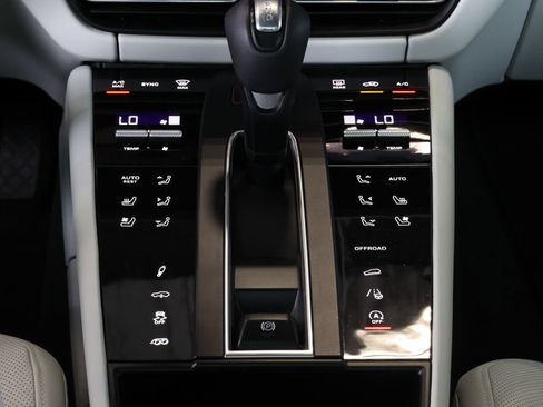 Certified 2025 Porsche Macan GTS AWD/4WD image 59
