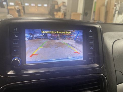 Used 2018 Dodge Grand Caravan GT image 19