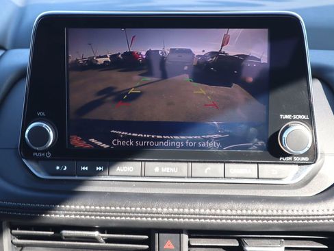 Used 2024 Nissan Rogue SV image 15