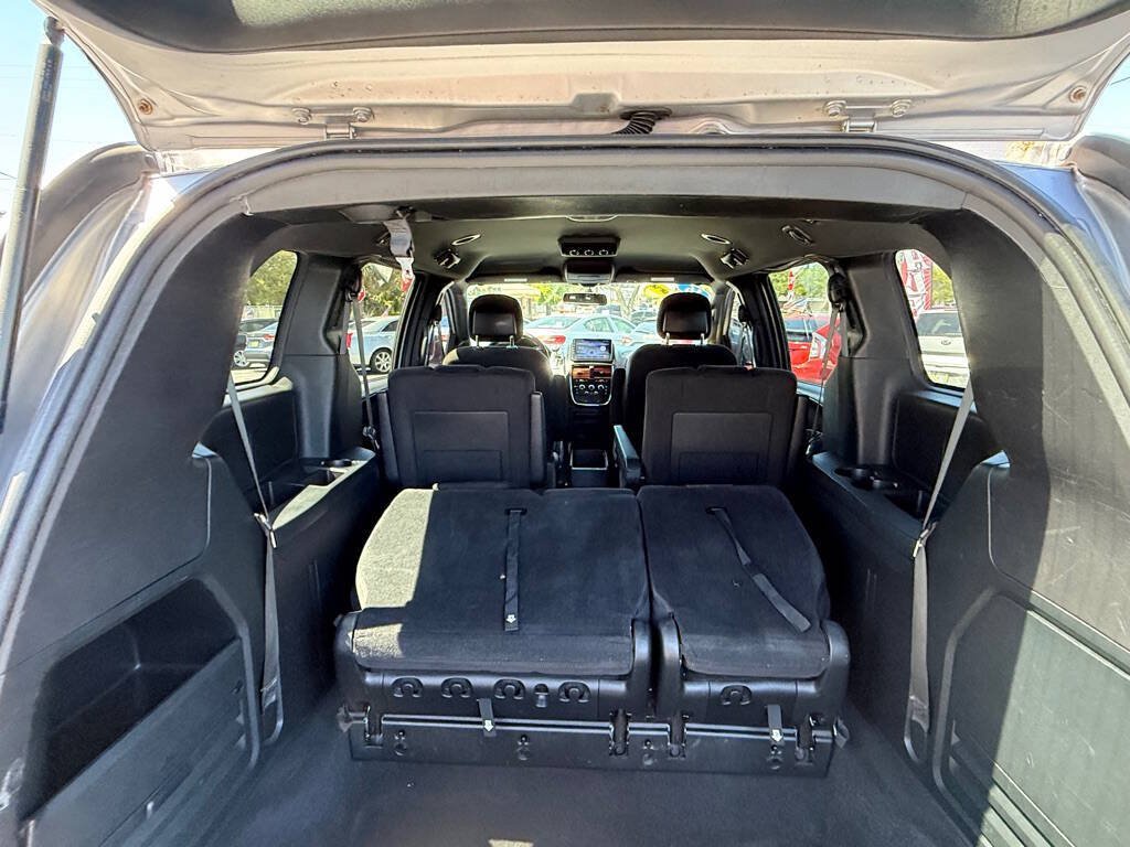 Used 2016 Dodge Grand Caravan SE FWD image 11