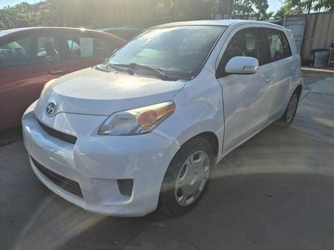 Used 2010 Scion xD image 2