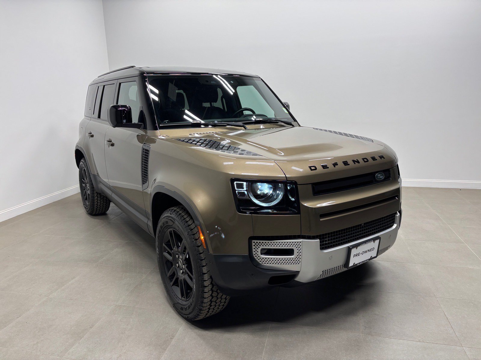Used 2023 Land Rover Defender 110 S AWD/4WD image 4