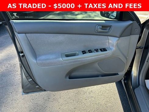 Used 2004 Toyota Camry LE FWD image 12