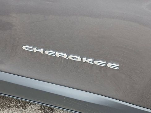Used 2019 Jeep Cherokee Limited w/ Trailer Tow Group AWD/4WD image 27