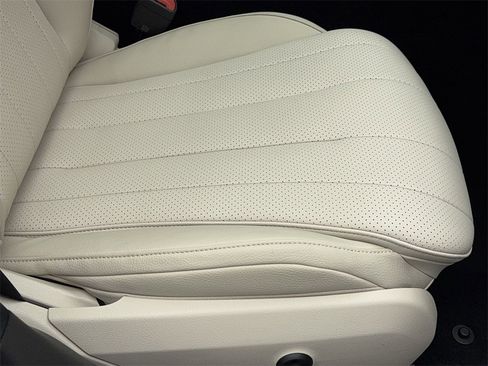 Used 2025 Mercedes-Benz E 350 Sedan w/ Winter Package image 51