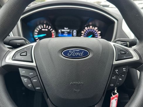 Used 2015 Ford Fusion SE image 22