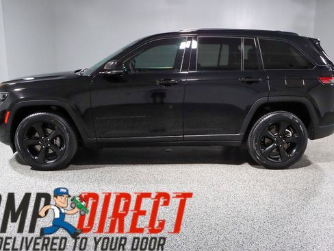 Used 2023 Jeep Grand Cherokee Altitude image 10