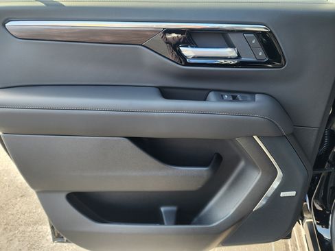 New 2026 Chevrolet Suburban LT w/ Comfort Package image 16