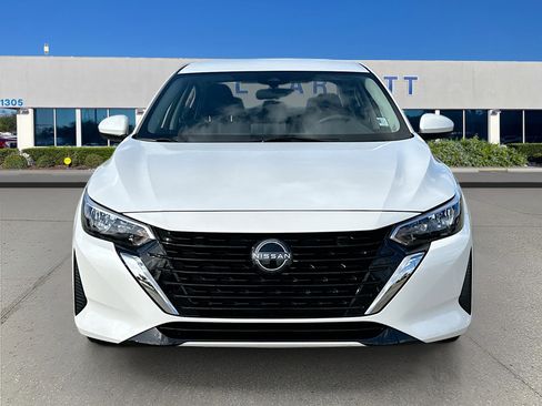 Used 2025 Nissan Sentra SV w/ Lighting Package image 2