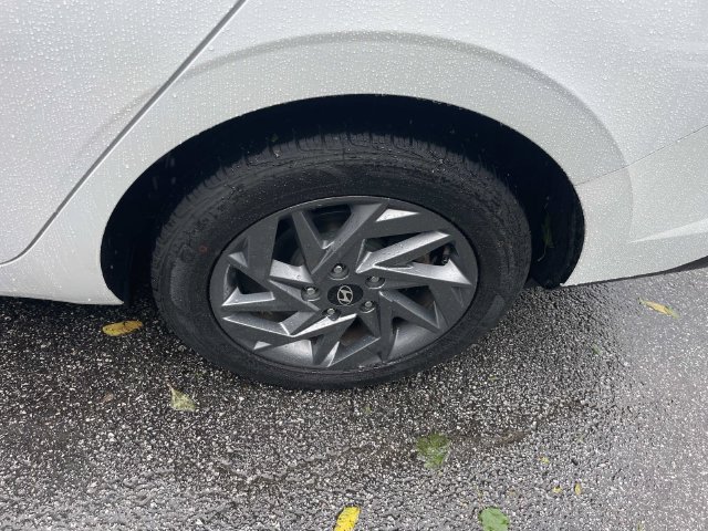 Used 2024 Hyundai Elantra SEL FWD image 14